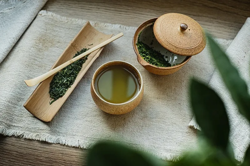 Ai Không Nên Uống Trà Xanh Thái Nguyên? 8 Nhóm Đối Tượng Cần Biết Trước Khi Uống