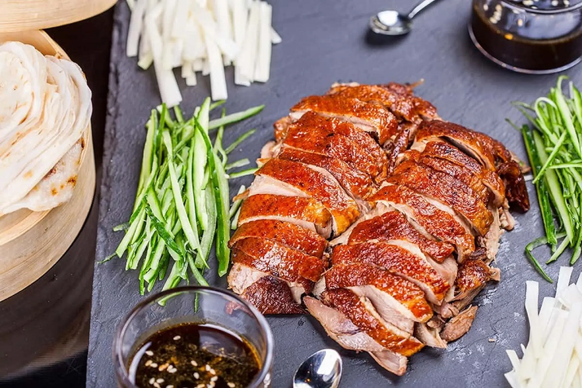 Vịt Quay Bắc Kinh – Bí Quyết Peking Duck Chuẩn Vị & Cách Làm Tại Nhà